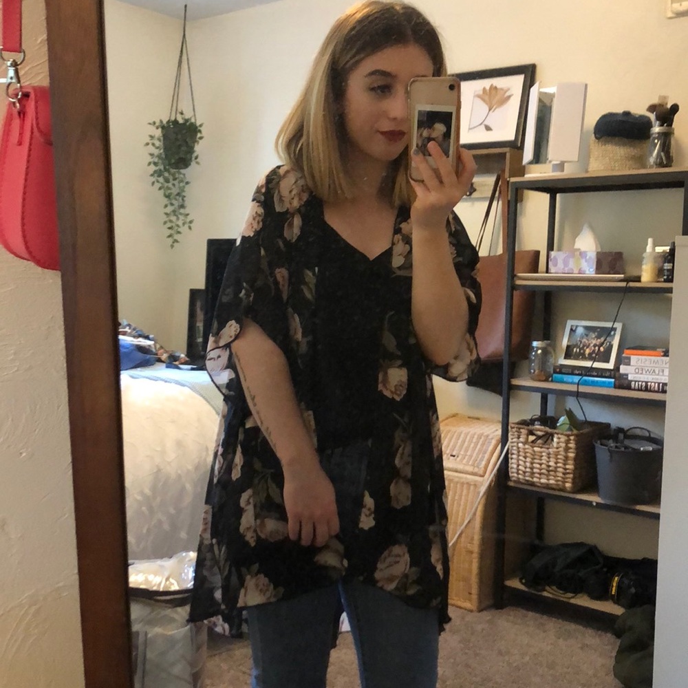 Black Floral Short Sleeve Kimono